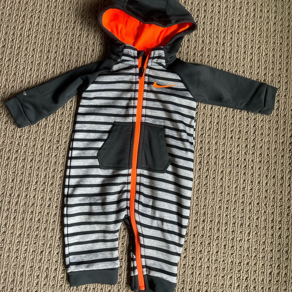 Nike one piece hooded sweat suit / jacket 3-6mo
